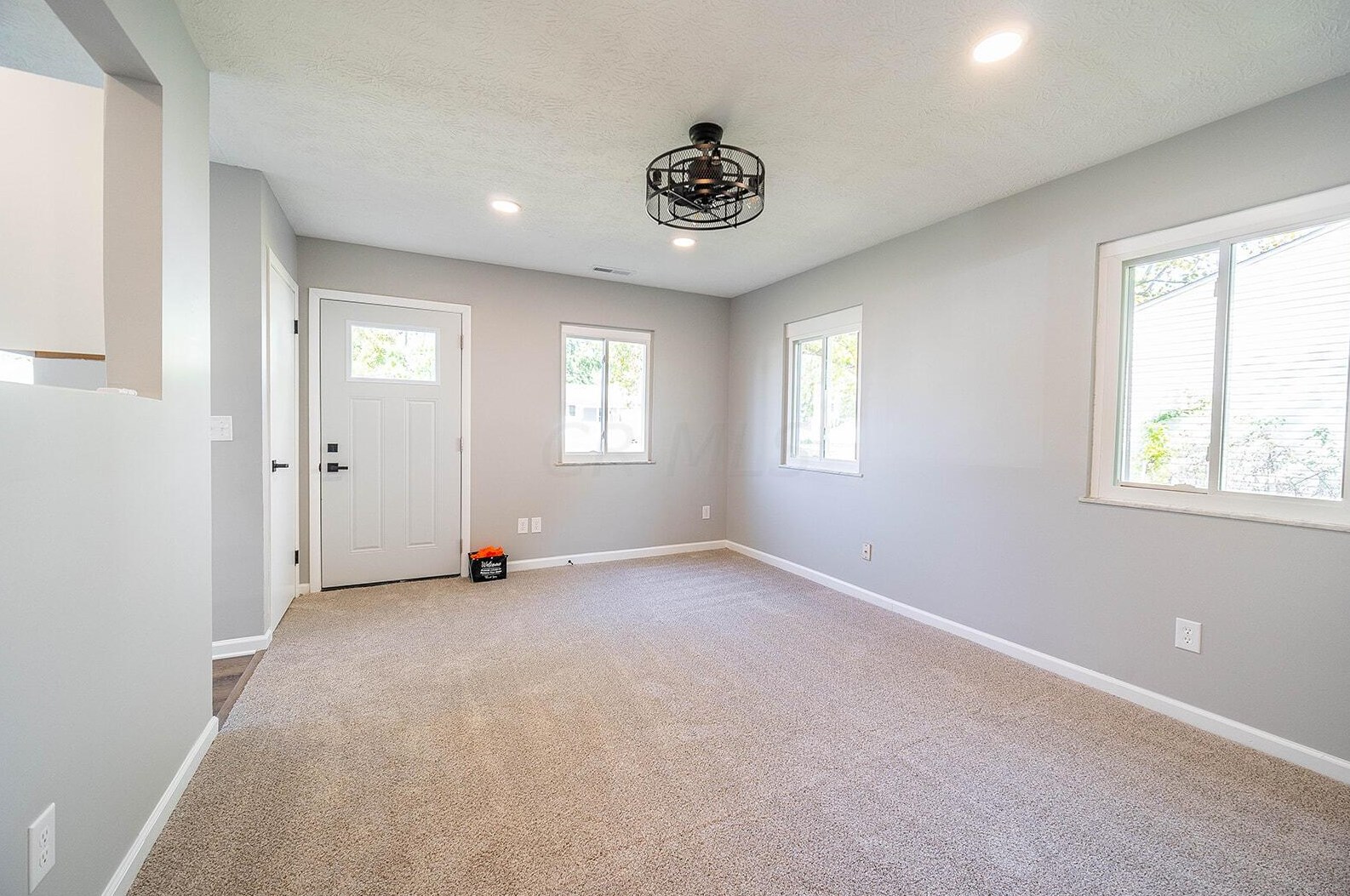 3439 Arnsby Rd, Columbus OH 43232-5909 exterior