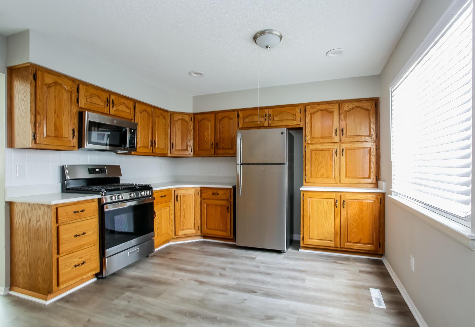 2744 Glenbriar St, Columbus OH  43232-6609 exterior