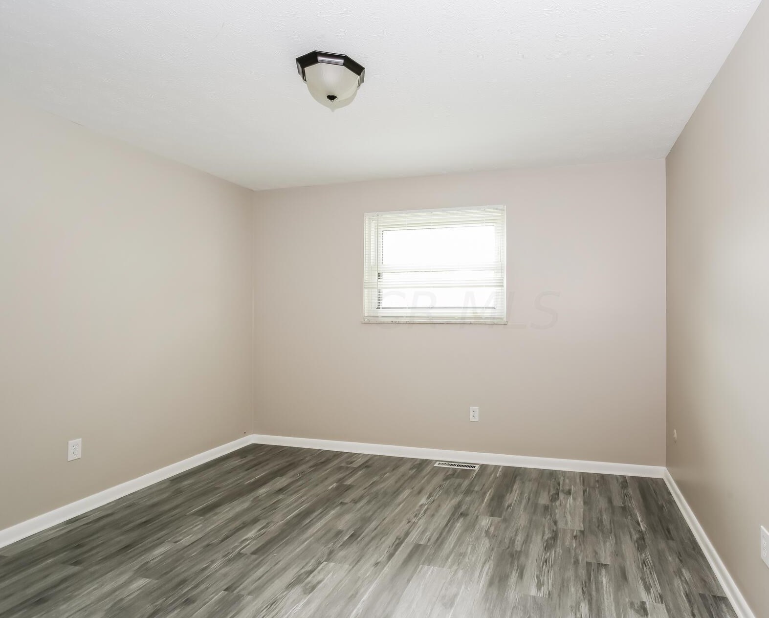 2753 Brownfield Rd, Columbus OH  43232-4614 exterior