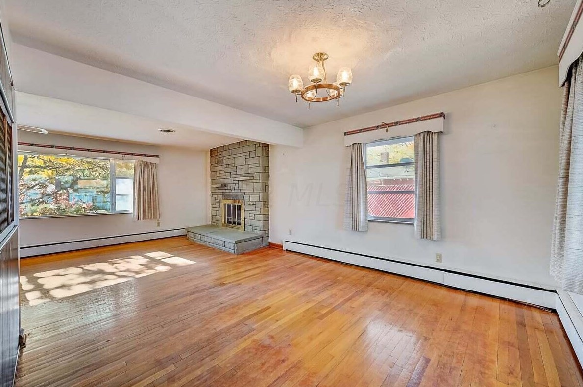 2512 Minerva Lk Rd, Columbus OH 43231-4819 exterior