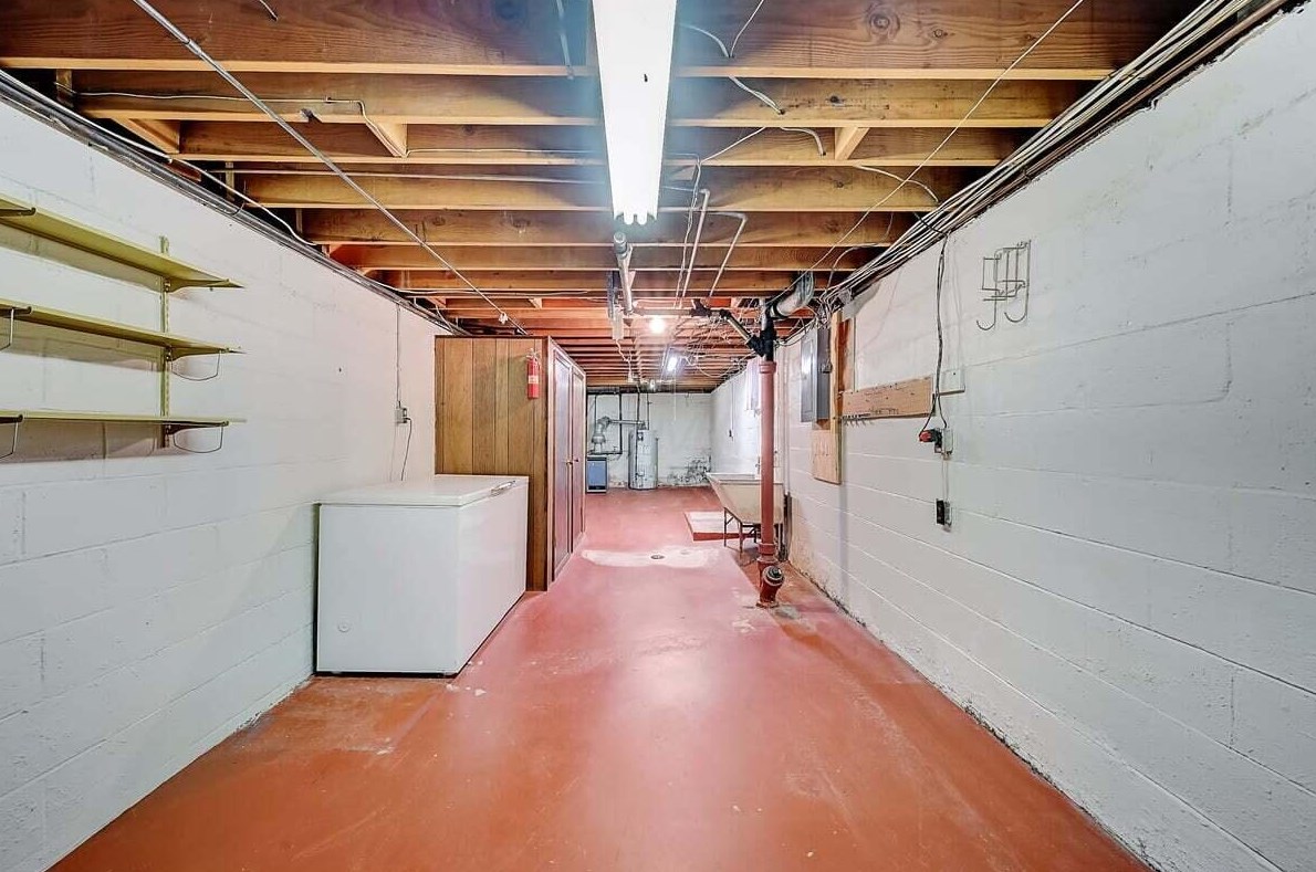 2512 Minerva Lk Rd, Columbus OH 43231-4819 exterior