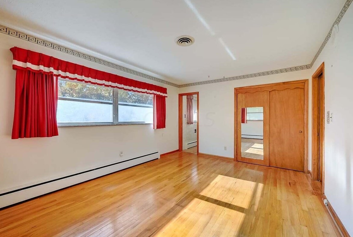 2512 Minerva Lk Rd, Columbus OH 43231-4819 exterior