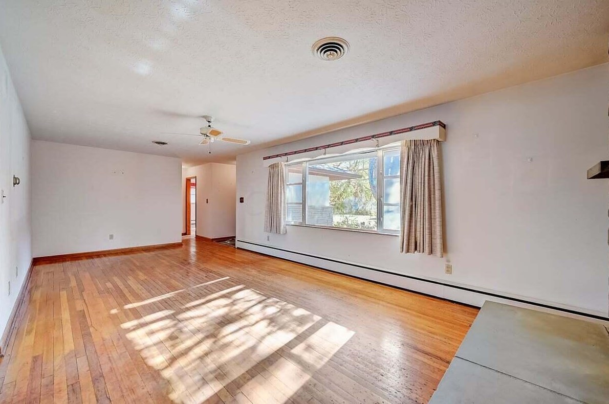 2512 Minerva Lk Rd, Columbus OH 43231-4819 exterior