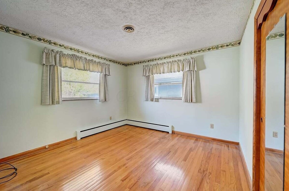 2512 Minerva Lk Rd, Columbus OH 43231-4819 exterior