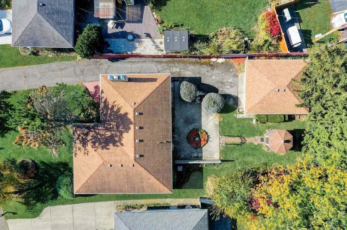 2512 Minerva Lk Rd, Columbus OH 43231-4819 exterior