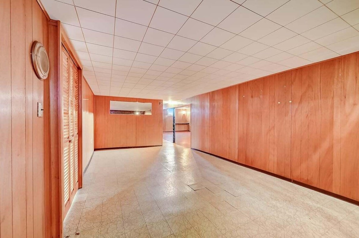 2512 Minerva Lk Rd, Columbus OH 43231-4819 exterior