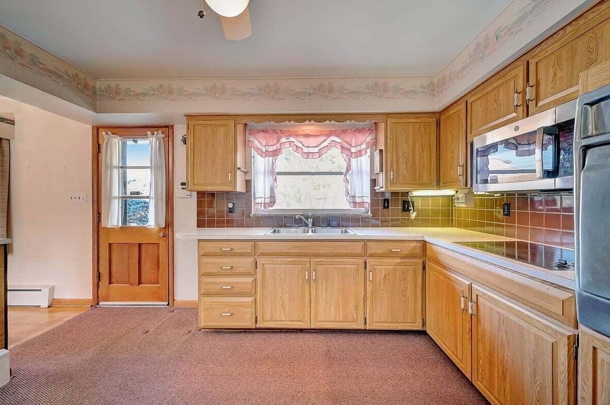 2512 Minerva Lk Rd, Columbus OH 43231-4819 exterior