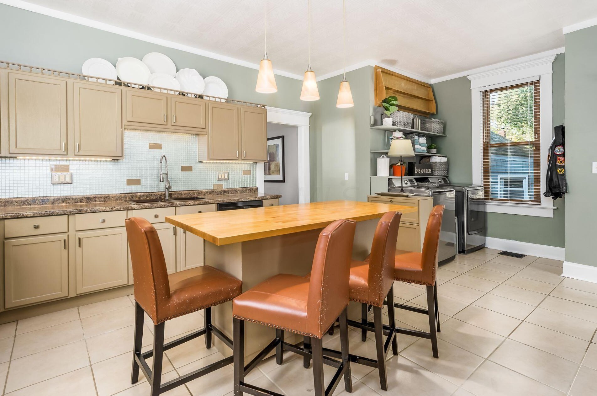 602 Collingwood Ave, Columbus OH 43213-1788 exterior