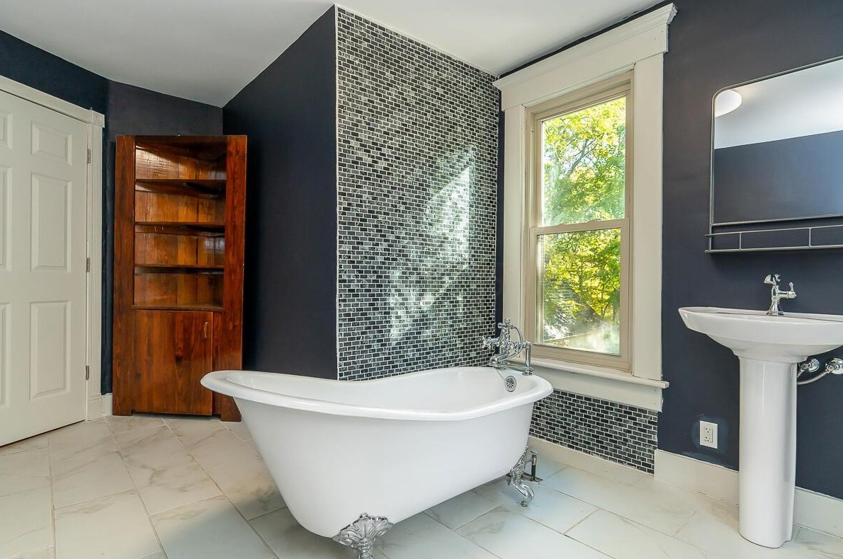 107 Price Rd, Columbus OH 43230-3303 exterior