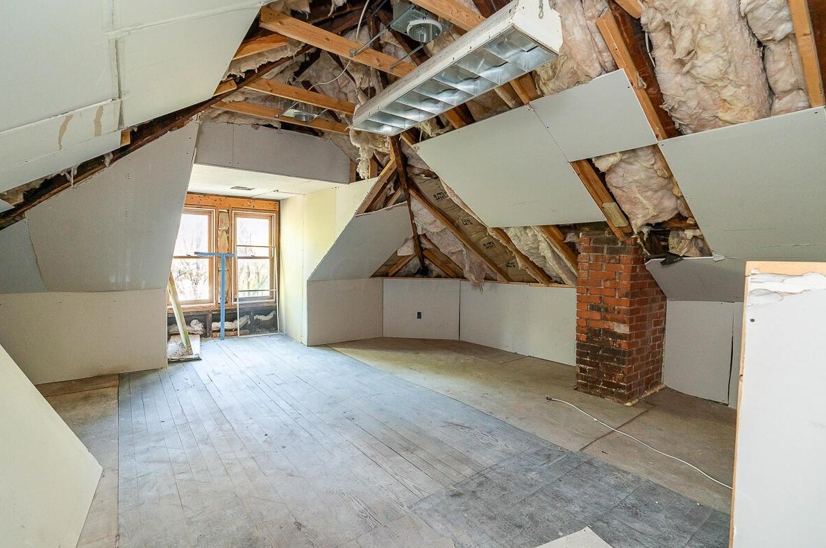 107 Price Rd, Columbus OH 43230-3303 exterior