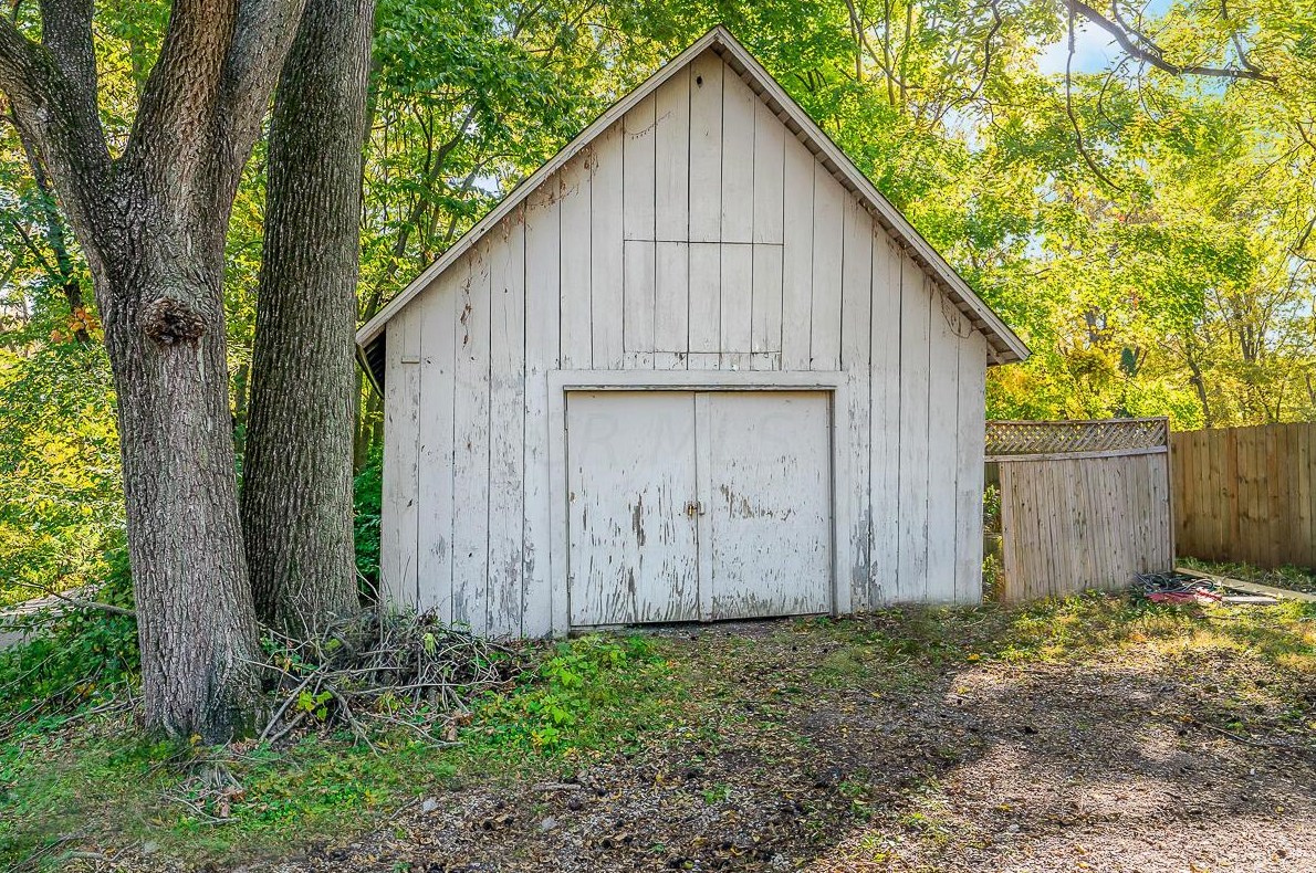 107 Price Rd, Columbus OH 43230-3303 exterior