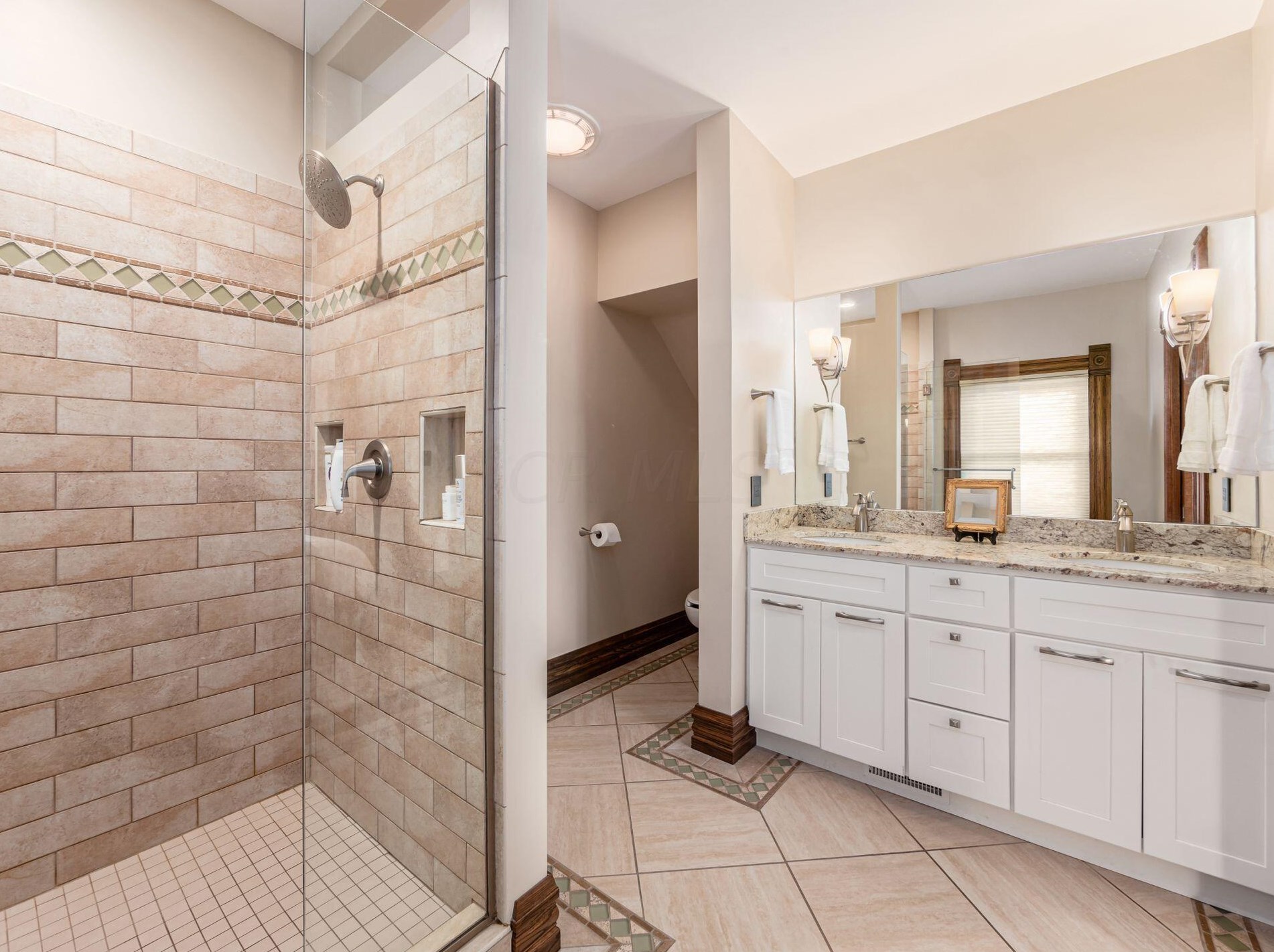 464 Vermont Pl, Columbus OH 43201-3130 exterior