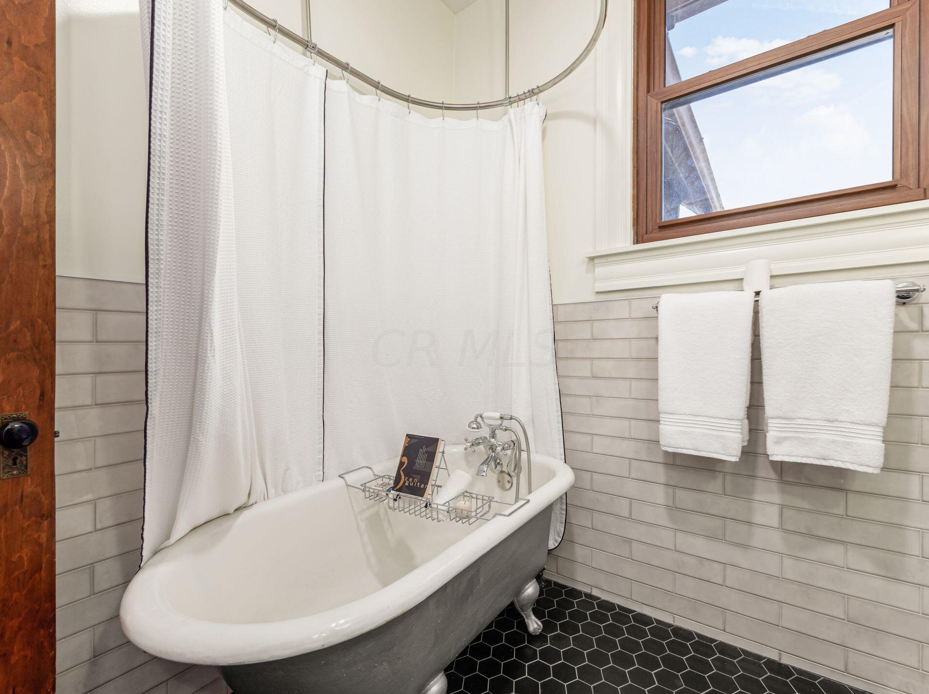 464 Vermont Pl, Columbus OH 43201-3130 exterior