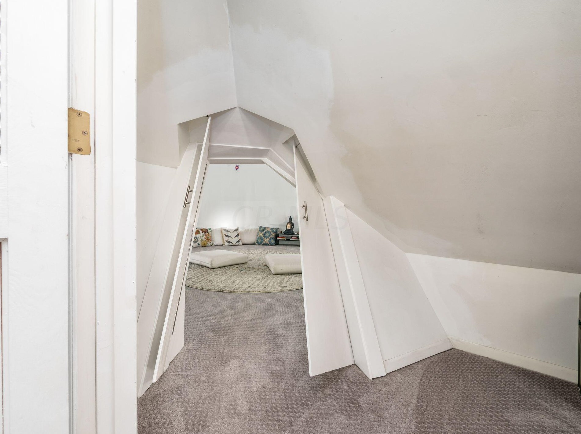 464 Vermont Pl, Columbus OH 43201-3130 exterior