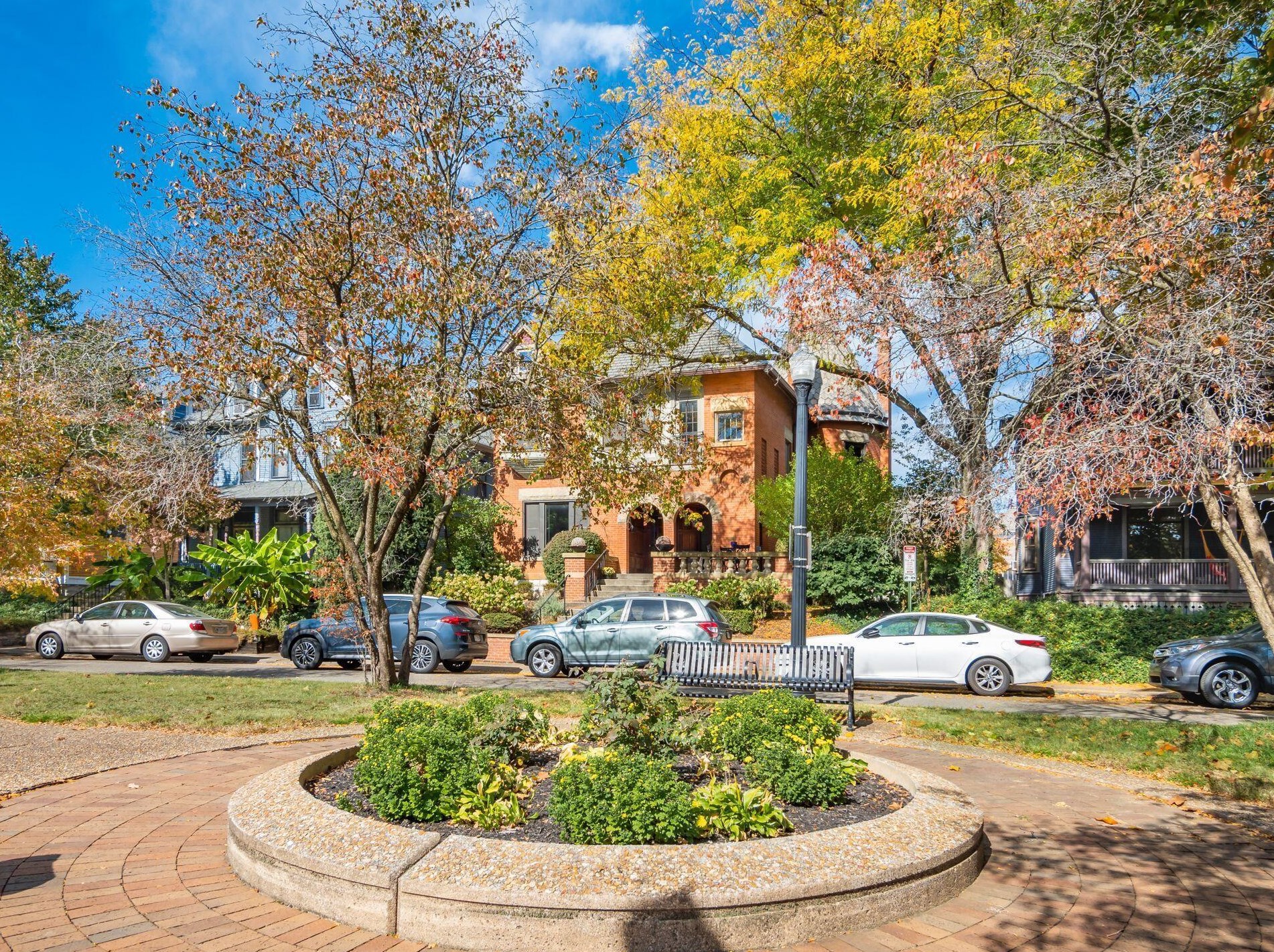 464 Vermont Pl, Columbus OH 43201-3130 exterior