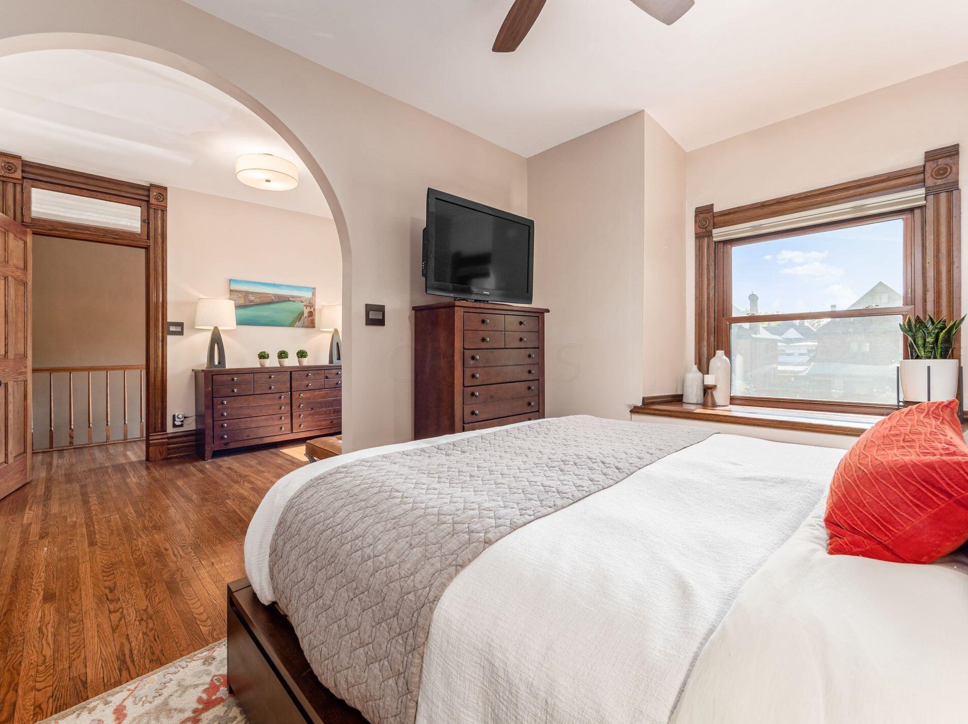 464 Vermont Pl, Columbus OH 43201-3130 exterior