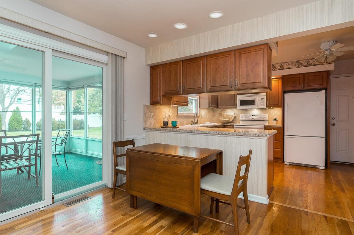 1620 Mccoy Rd, Columbus OH 43220-4408 exterior