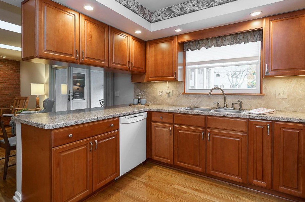 1620 Mccoy Rd, Columbus OH 43220-4408 exterior