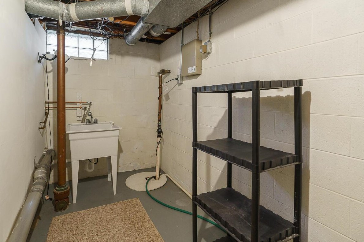 1620 Mccoy Rd, Columbus OH 43220-4408 exterior