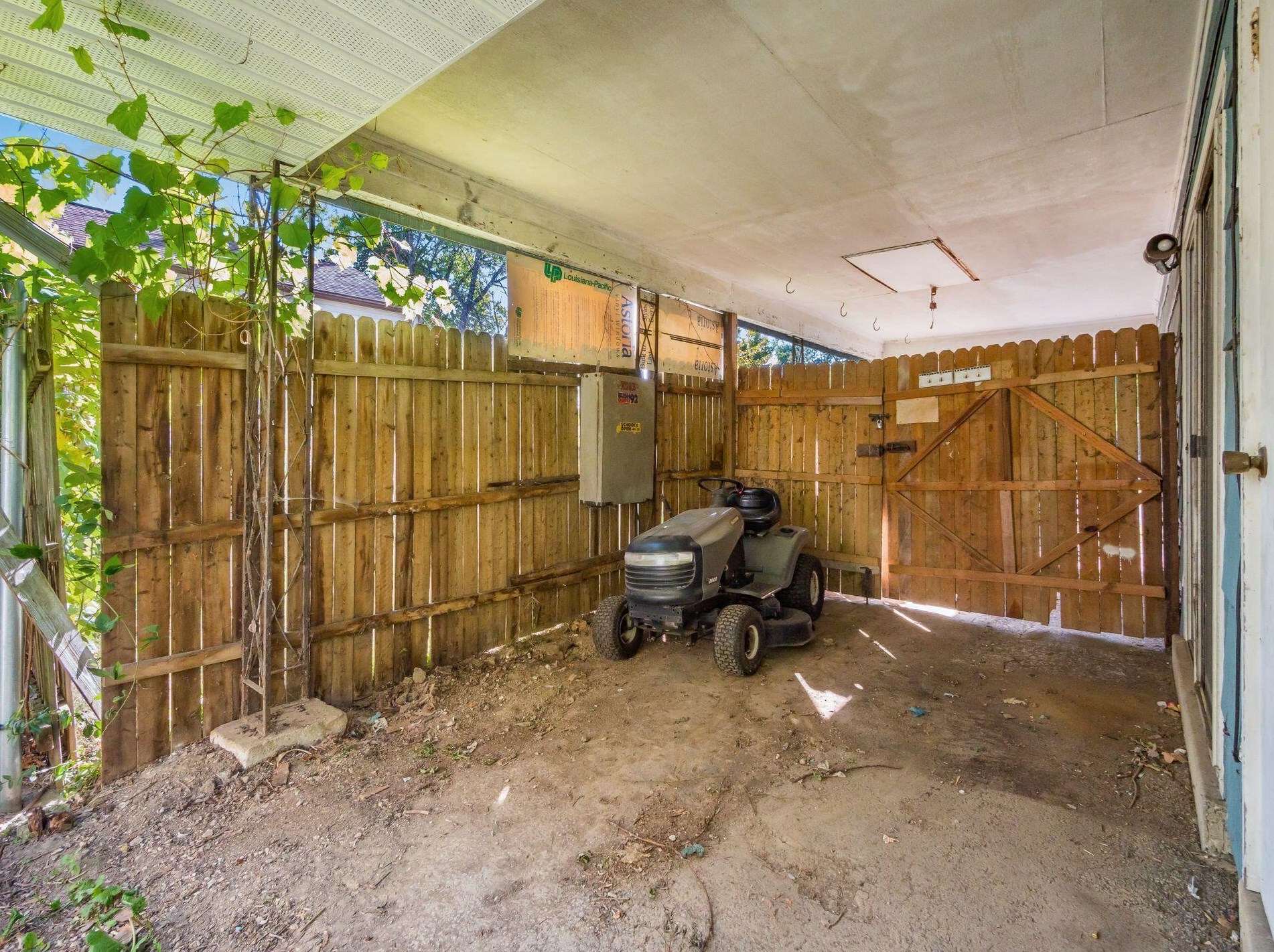 714 Stinchcomb Dr, Columbus OH 43202-1767 exterior