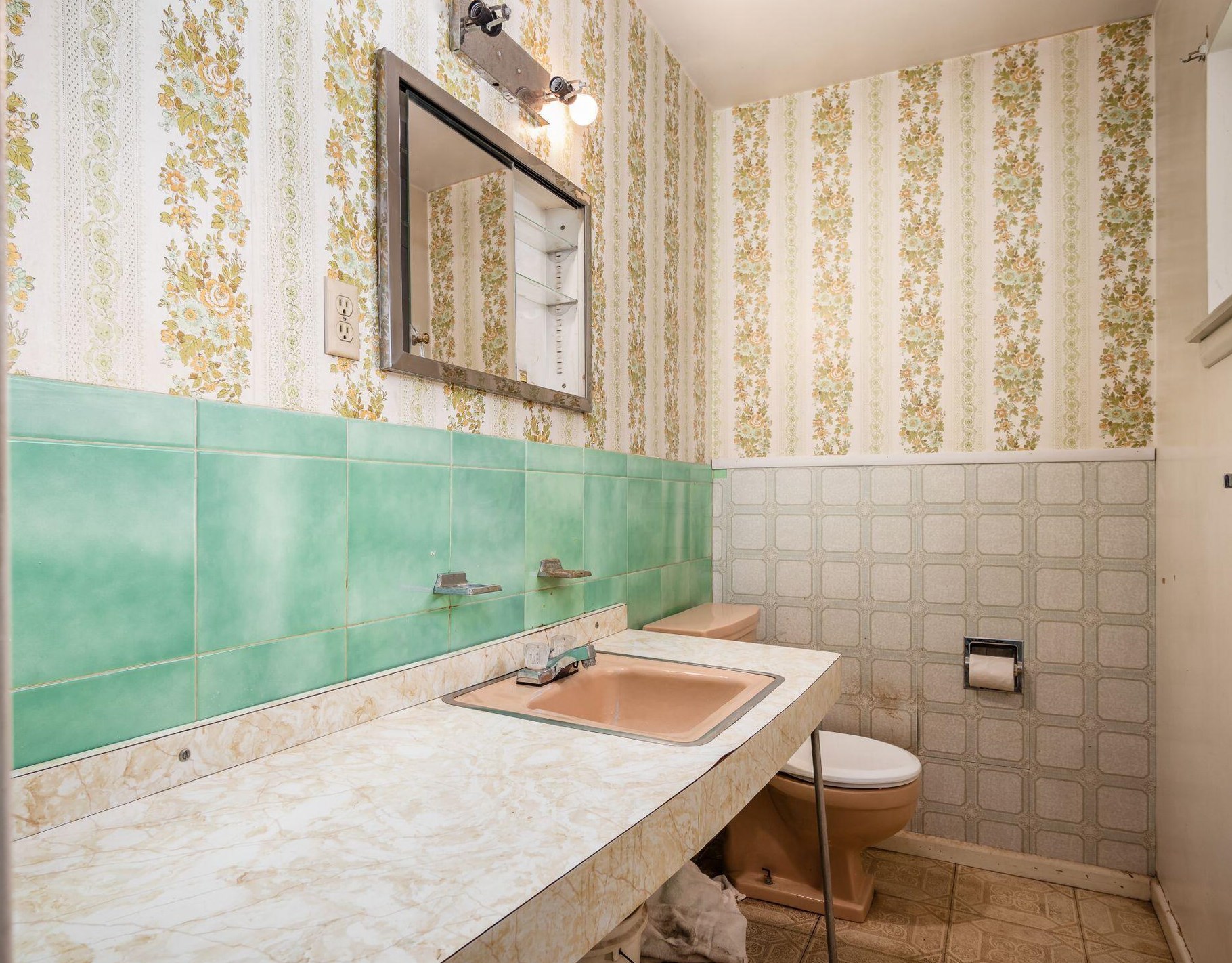 714 Stinchcomb Dr, Columbus OH 43202-1767 exterior