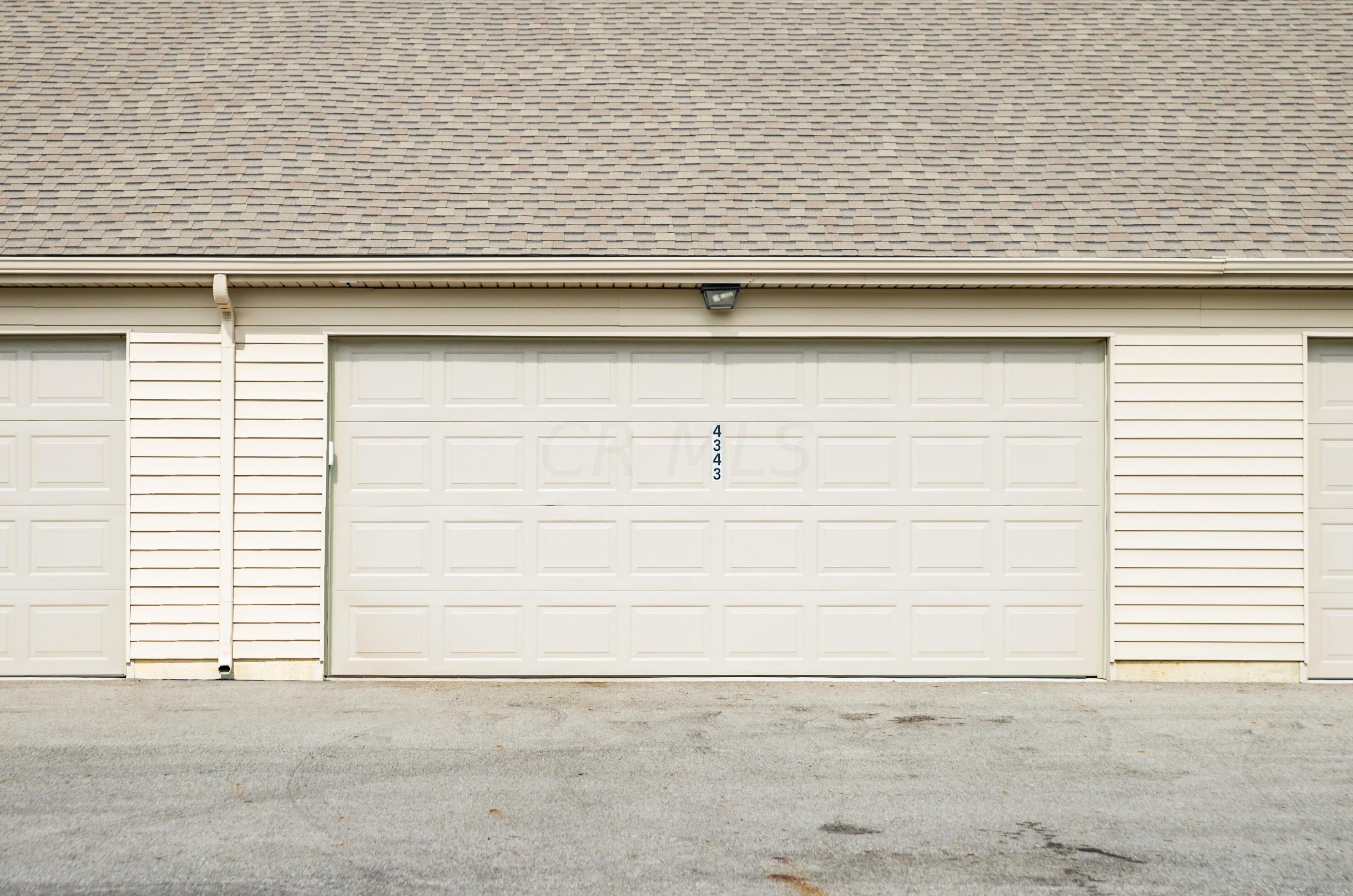 4343 Cobbleton Grove Cir, Cnl Wnchstr OH  43110-7018 exterior
