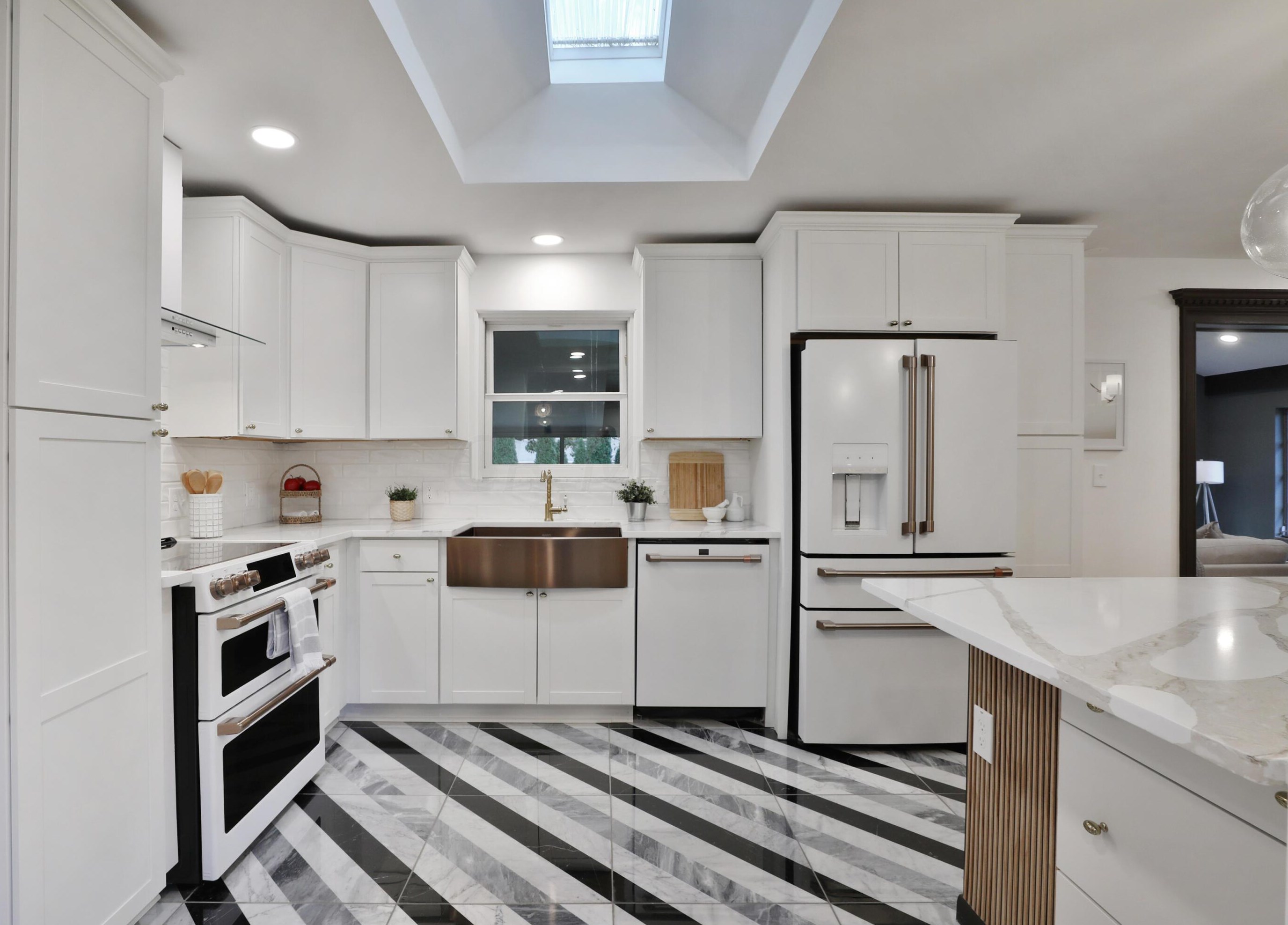 2277 Nayland Rd, Columbus OH  43220-4654 exterior