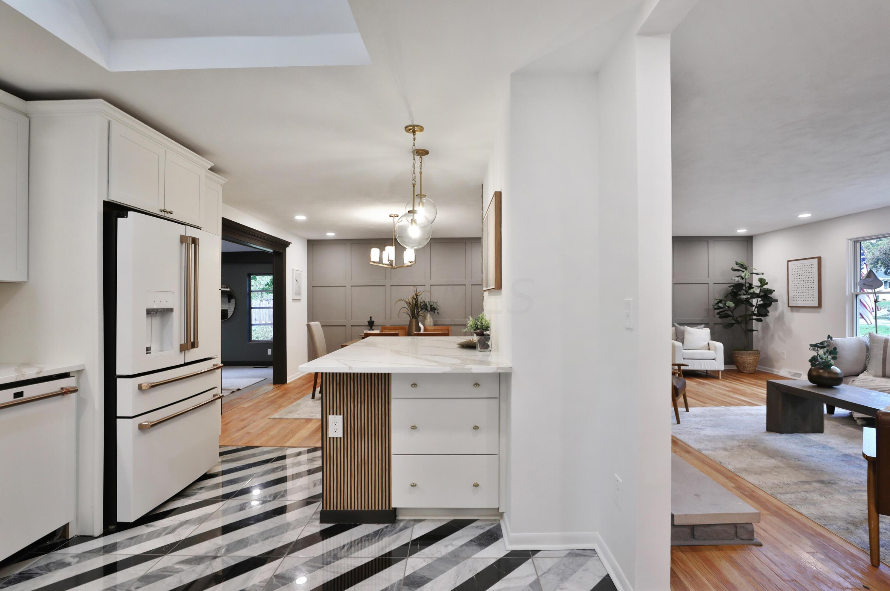 2277 Nayland Rd, Columbus OH  43220-4654 exterior