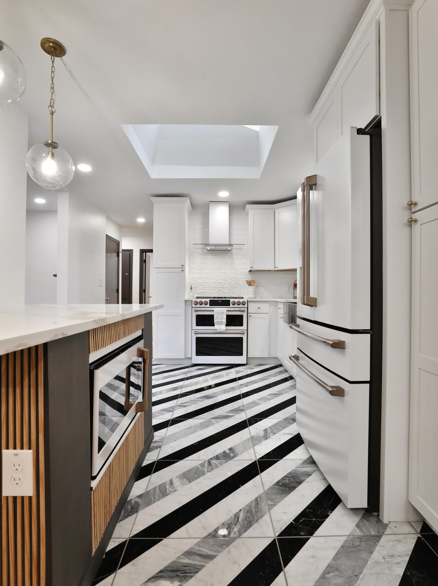 2277 Nayland Rd, Columbus OH  43220-4654 exterior