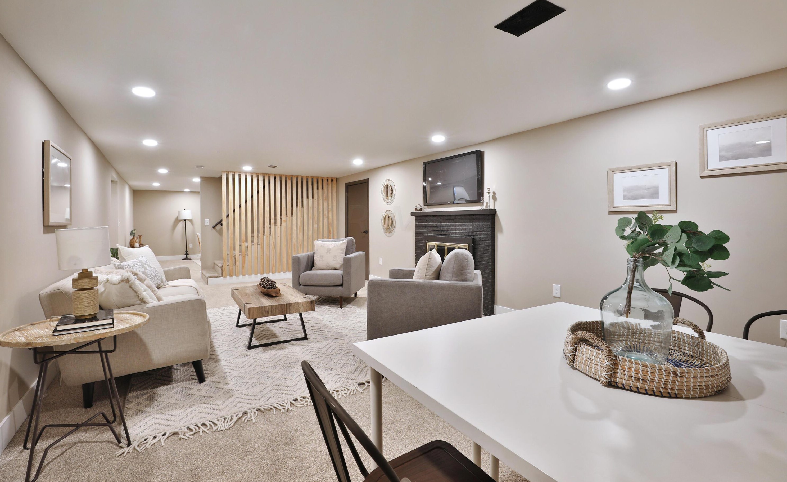 2277 Nayland Rd, Columbus OH  43220-4654 exterior