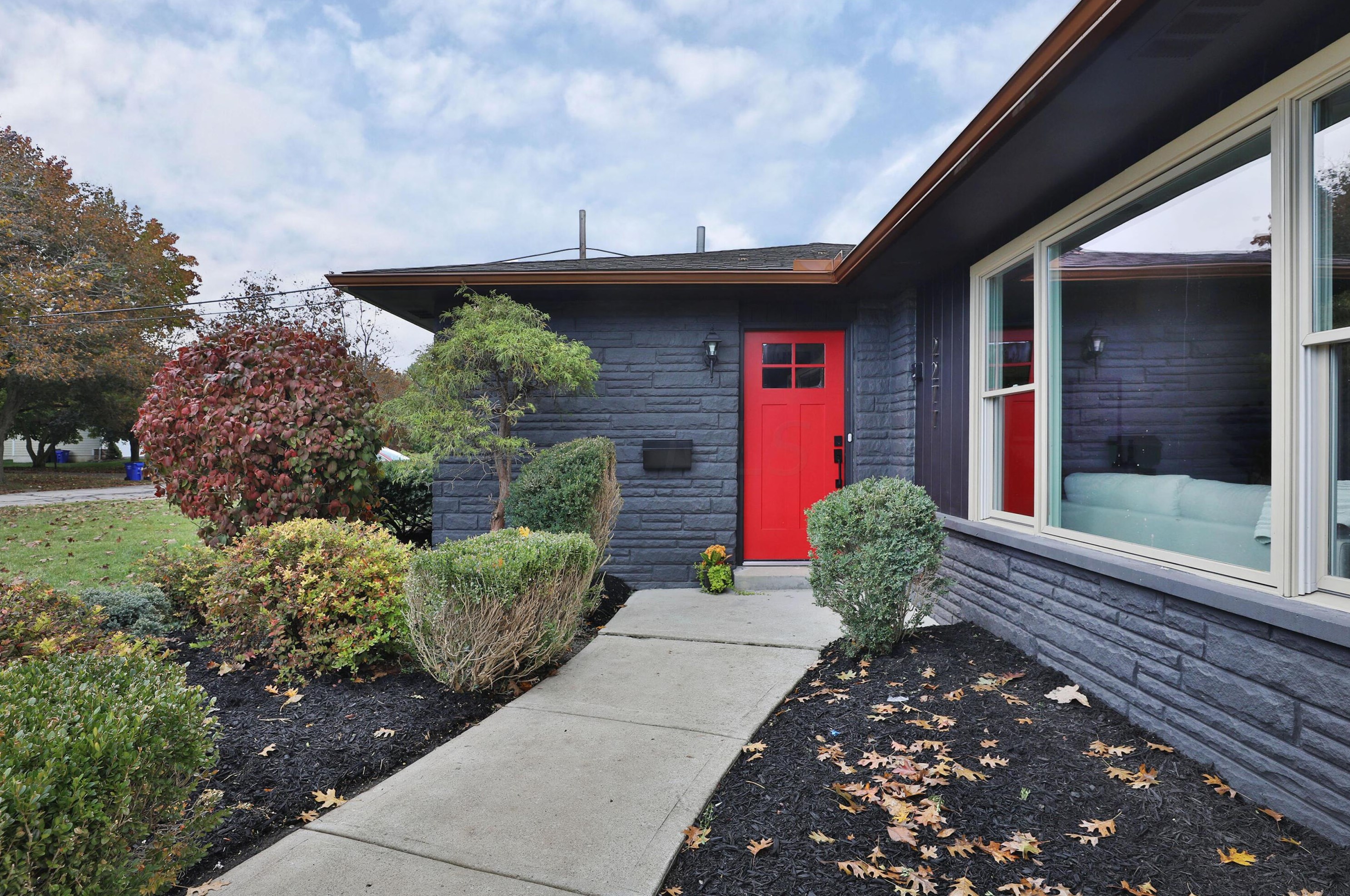 2277 Nayland Rd, Columbus OH  43220-4654 exterior