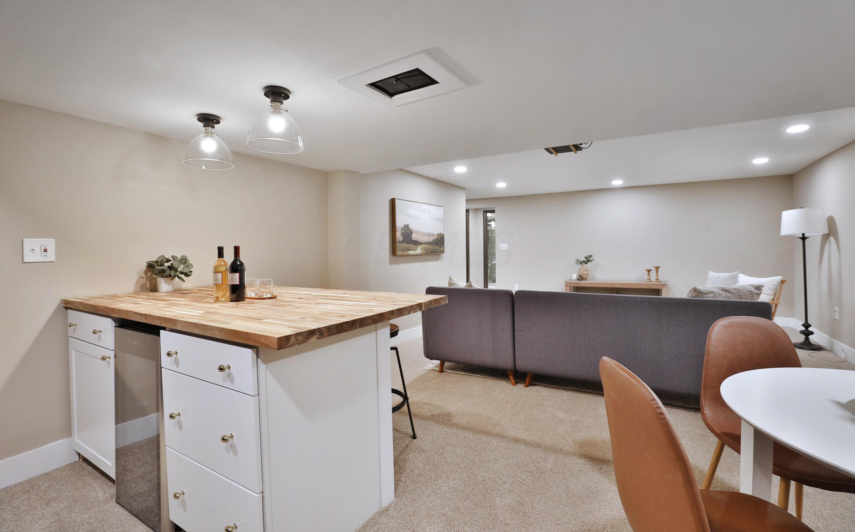 2277 Nayland Rd, Columbus OH  43220-4654 exterior