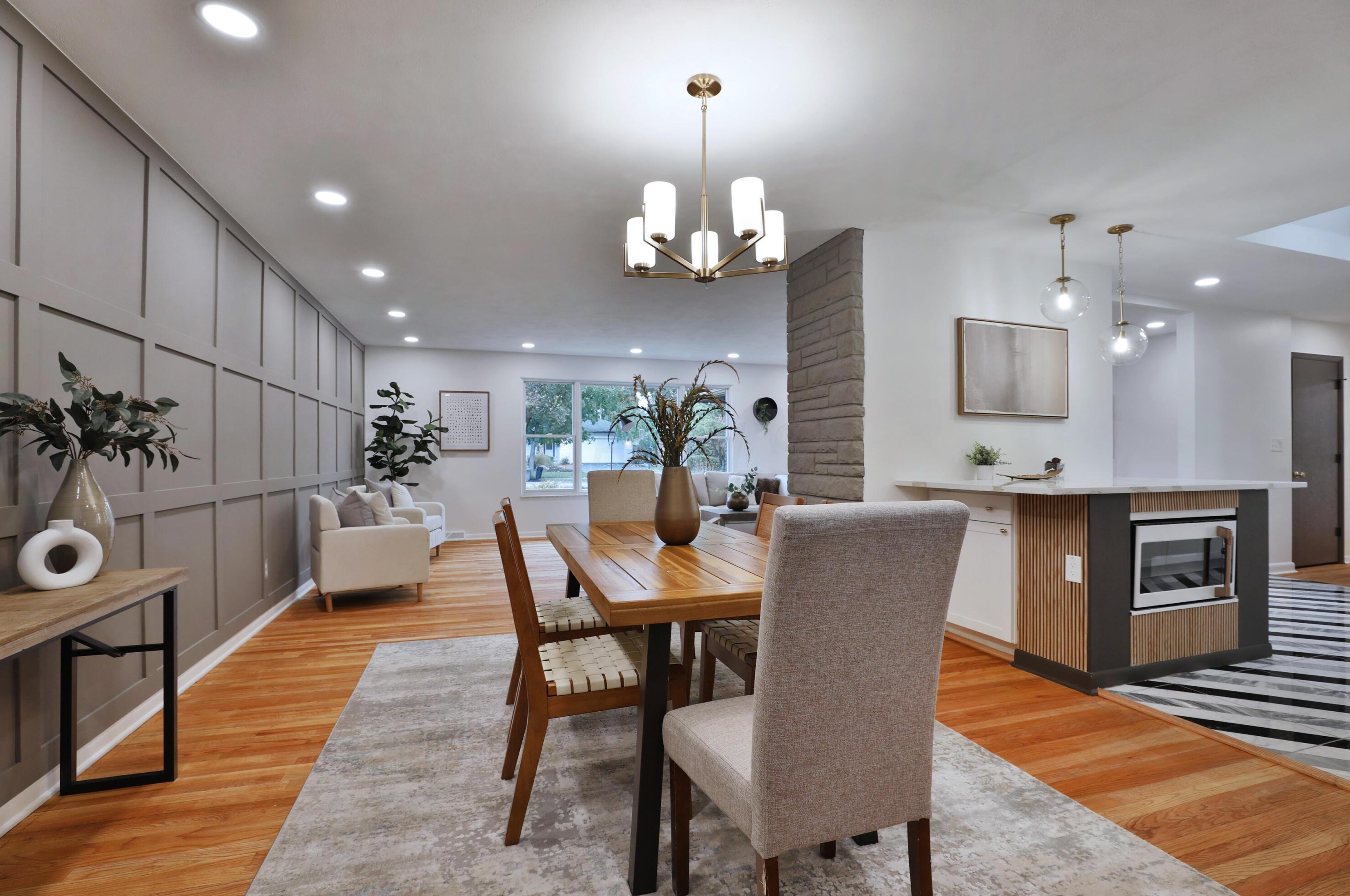 2277 Nayland Rd, Columbus OH  43220-4654 exterior