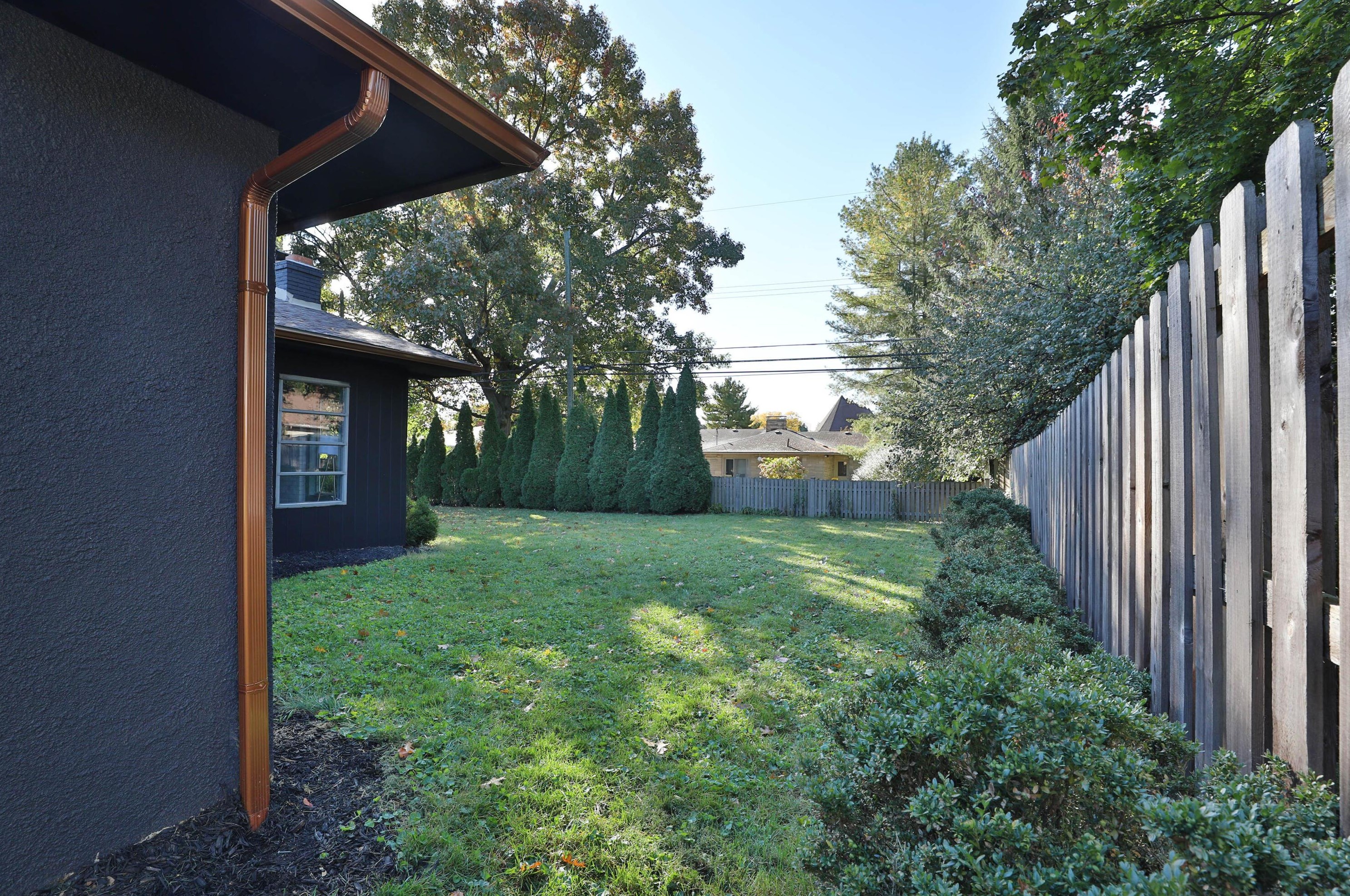 2277 Nayland Rd, Columbus OH  43220-4654 exterior