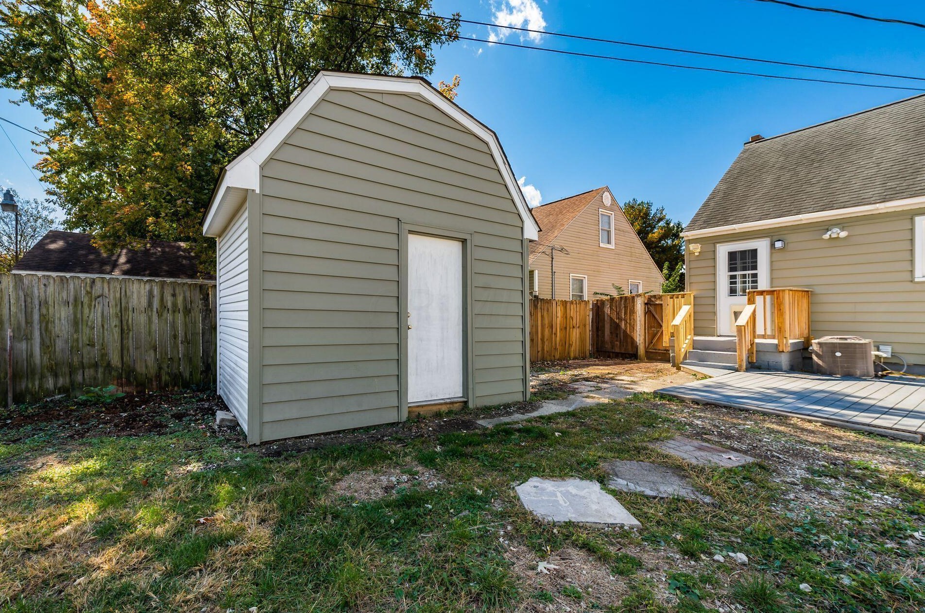 958 Erickson Ave, Columbus OH 43213-3026 exterior