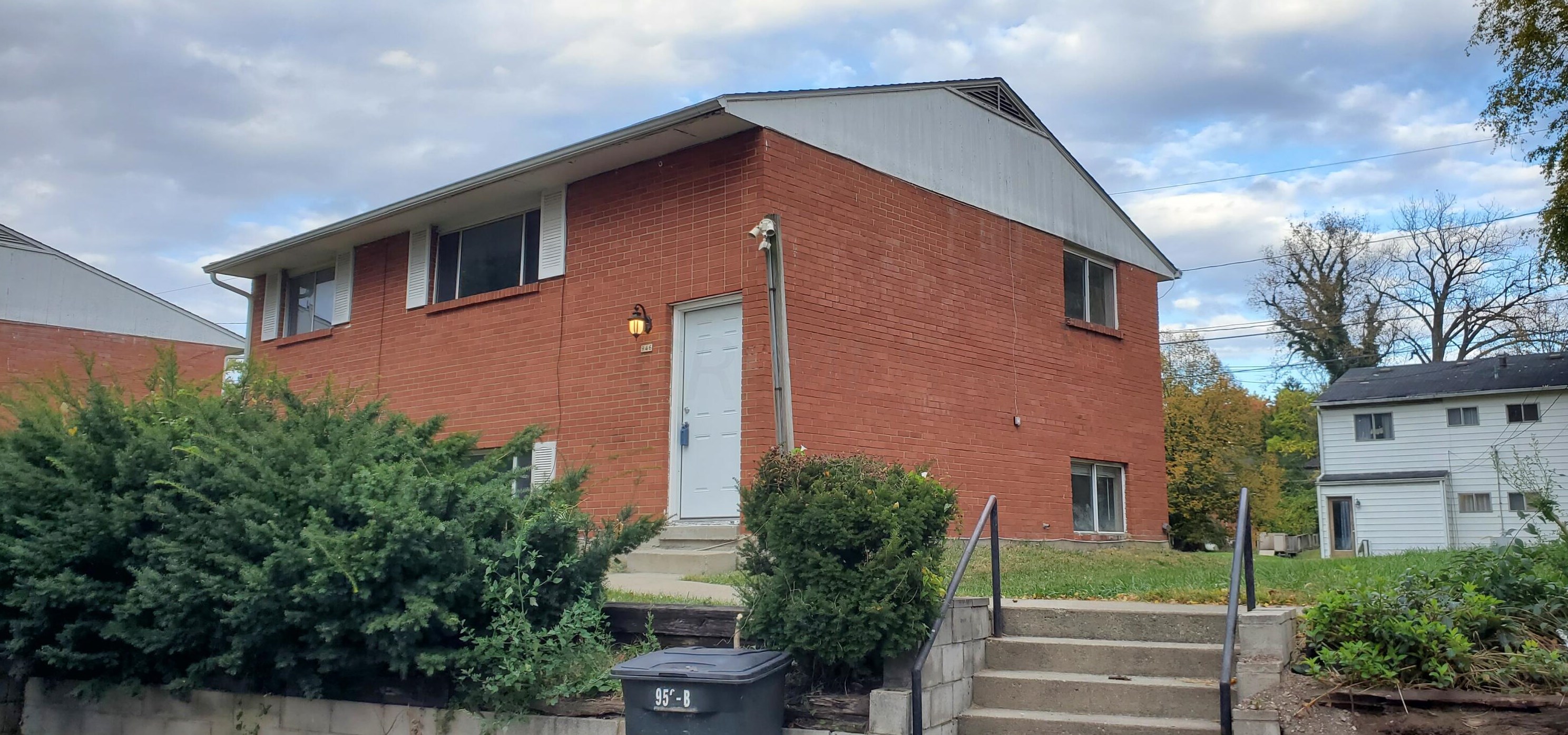 946 Mayfield Pl, Columbus OH 43209-2342 exterior