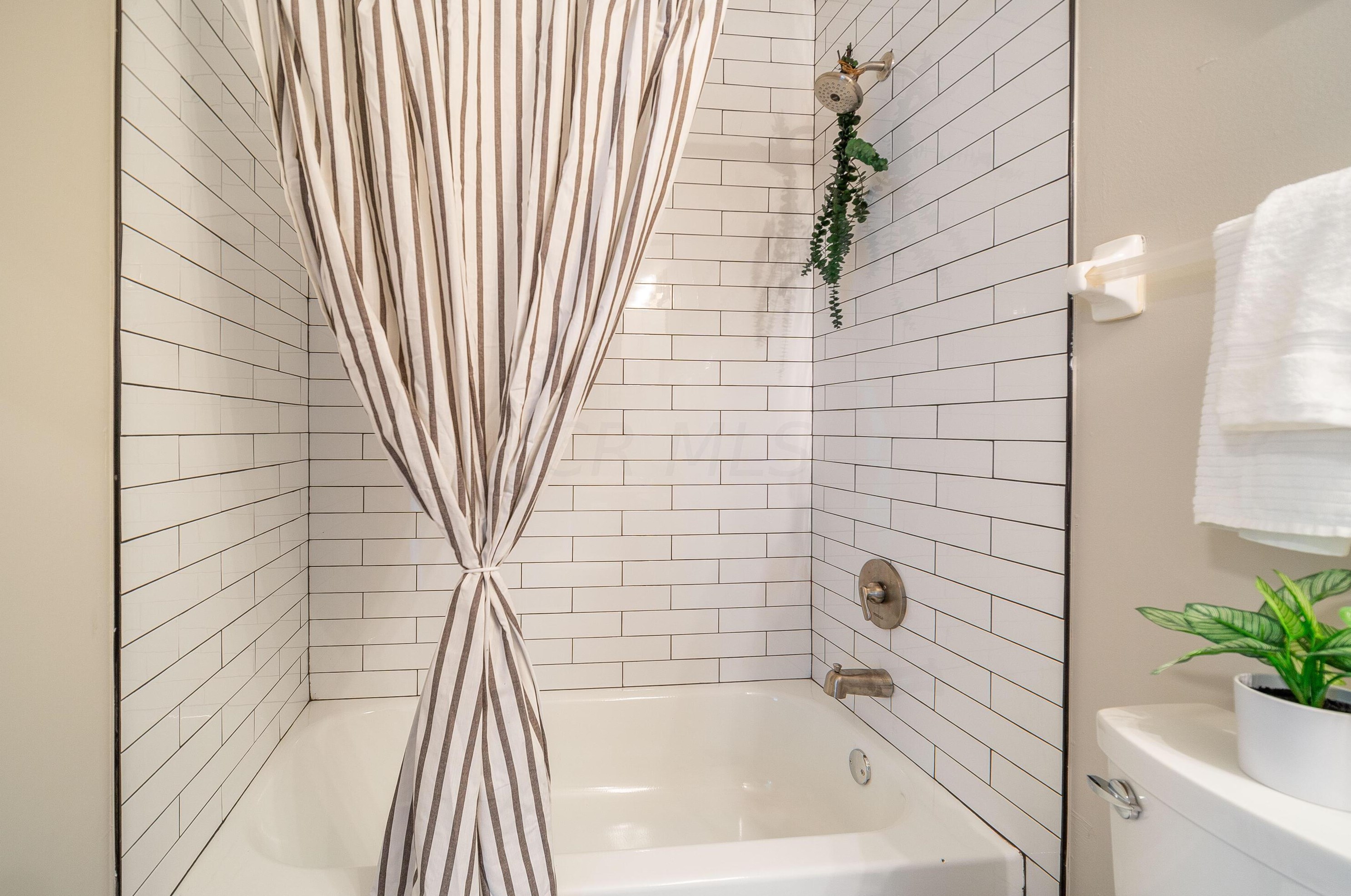 1088 Lavender Ln, Columbus OH 43207-4289 exterior