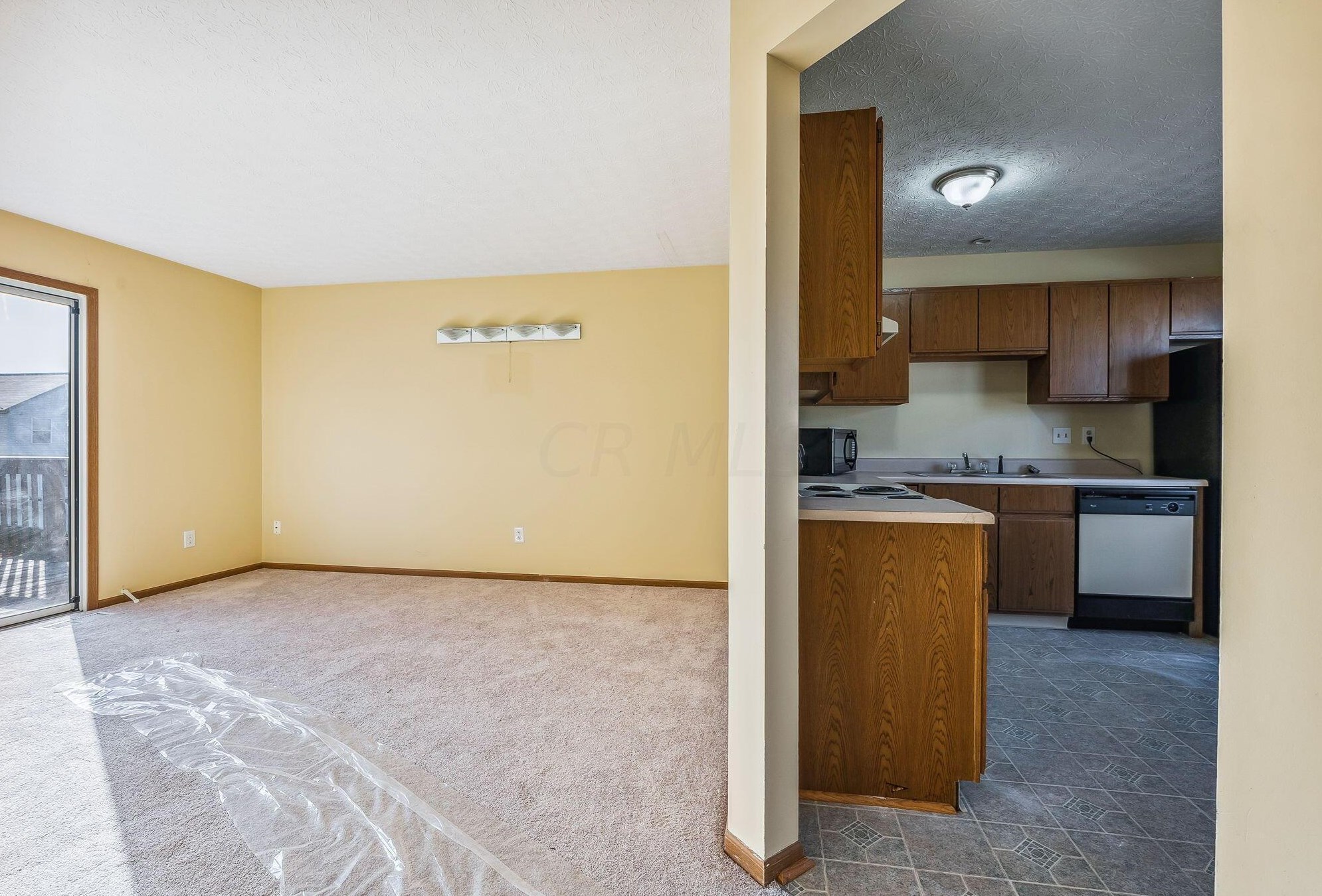 2980 Blue Moon Dr, Columbus OH  43232-5490 exterior