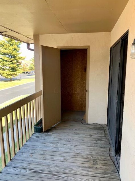 2241 Hedgerow Rd, Columbus OH  43220-6339 exterior