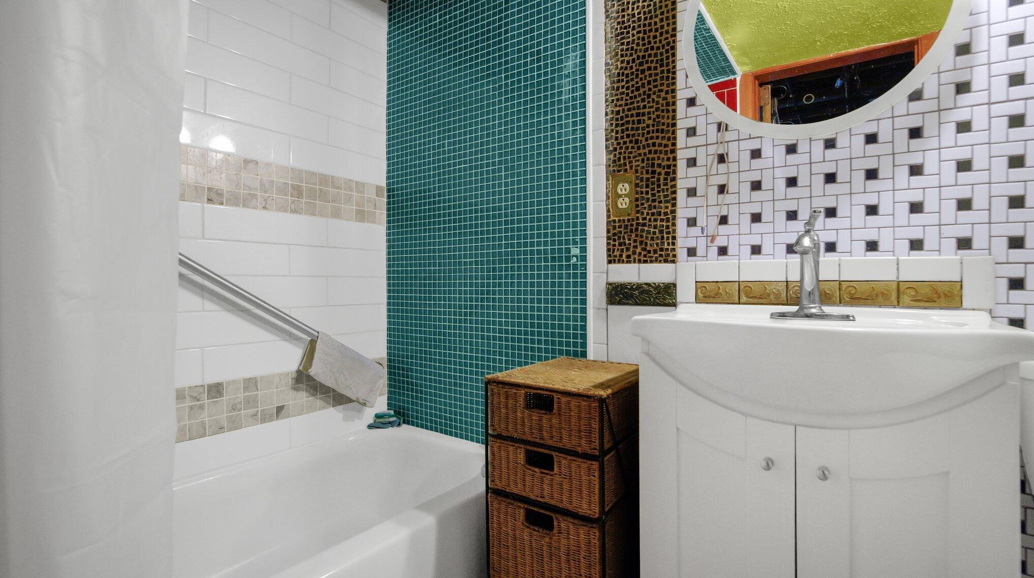 3949 Hillman Rd, Columbus OH 43207-4170 exterior