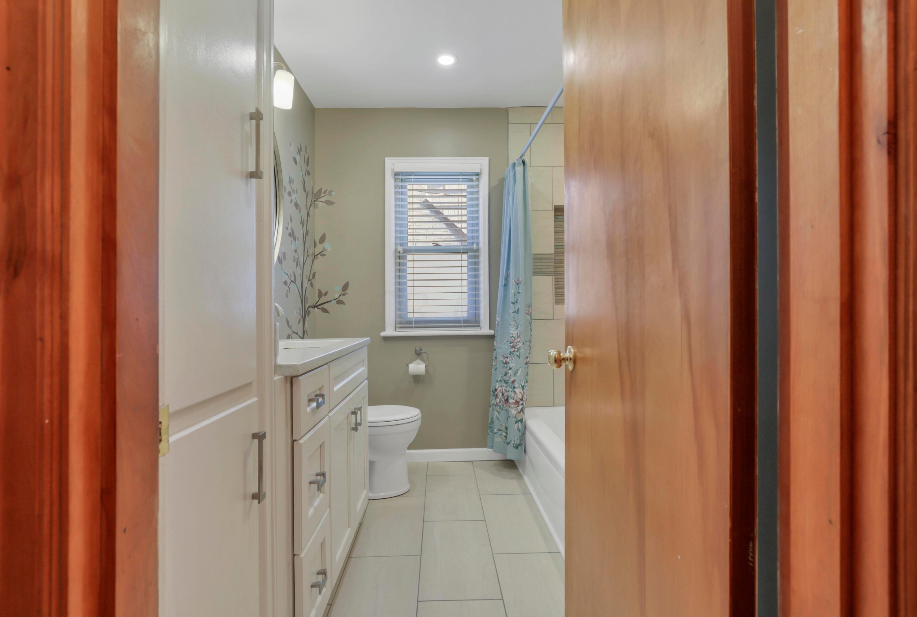 23 Weisheimer Rd, Columbus OH 43214-2145 exterior