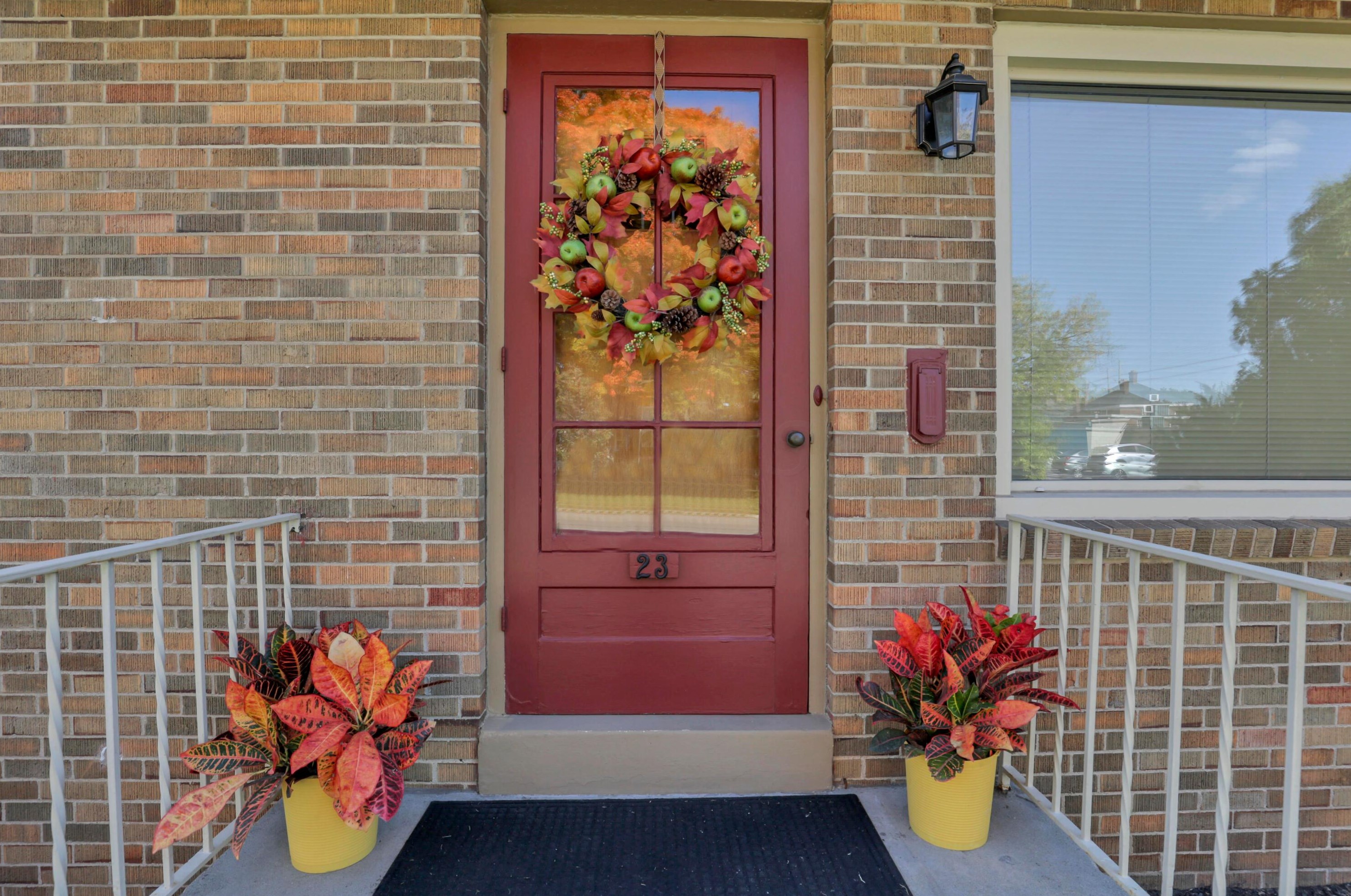 23 Weisheimer Rd, Columbus OH 43214-2145 exterior