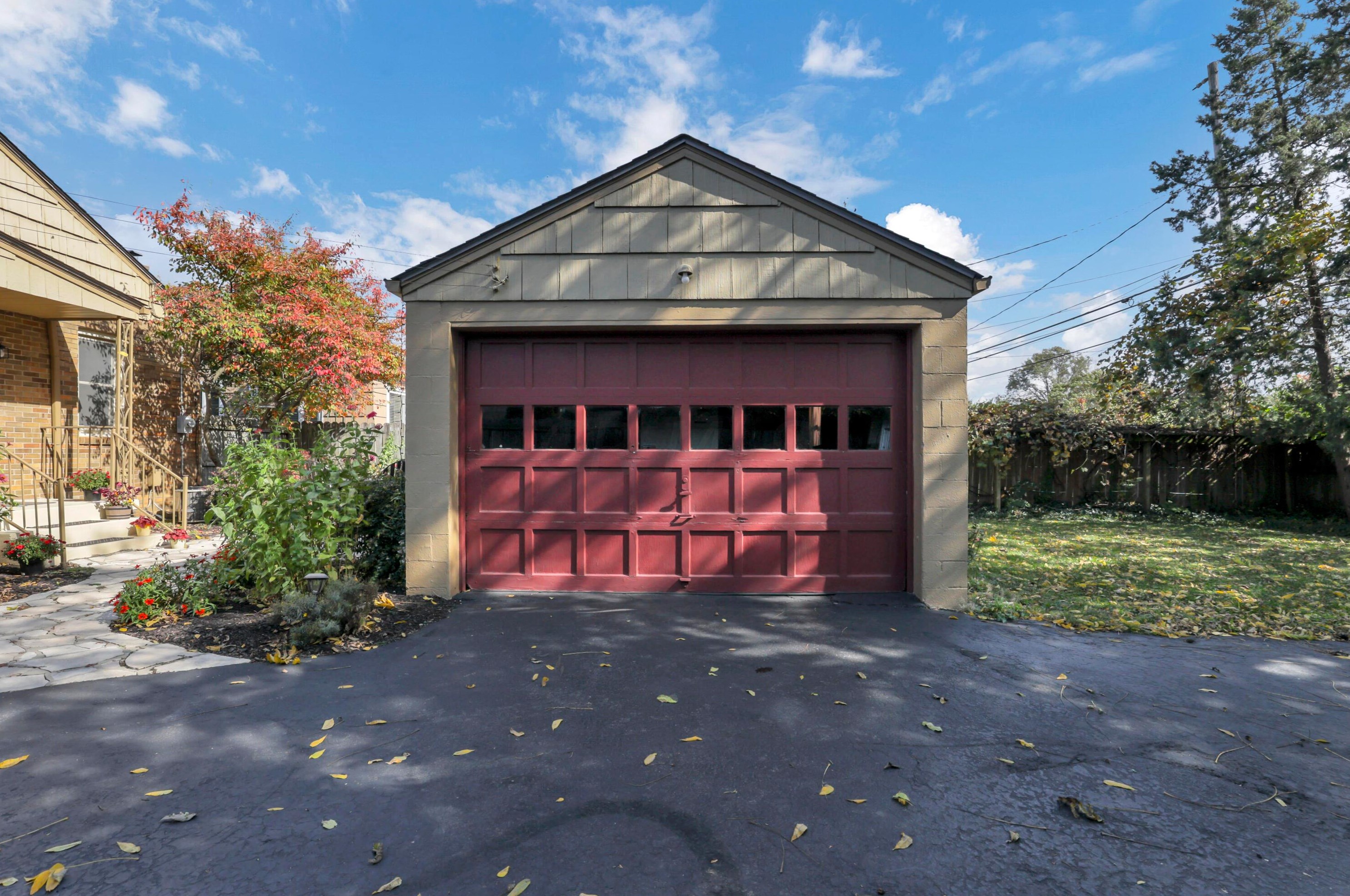 23 Weisheimer Rd, Columbus OH 43214-2145 exterior