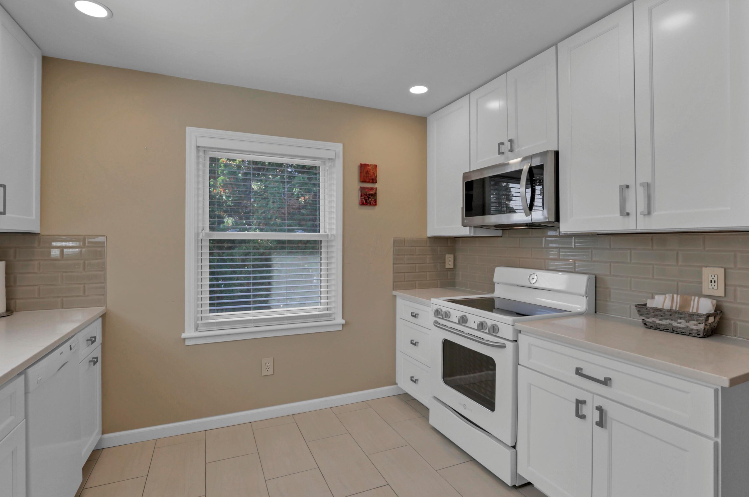 23 Weisheimer Rd, Columbus OH 43214-2145 exterior