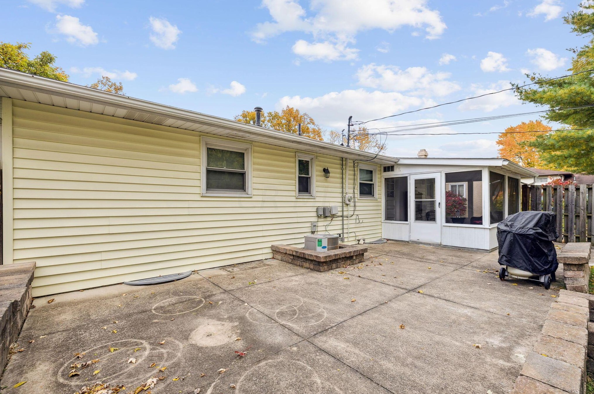 1411 Pershing Dr, Columbus OH 43224-1135 exterior