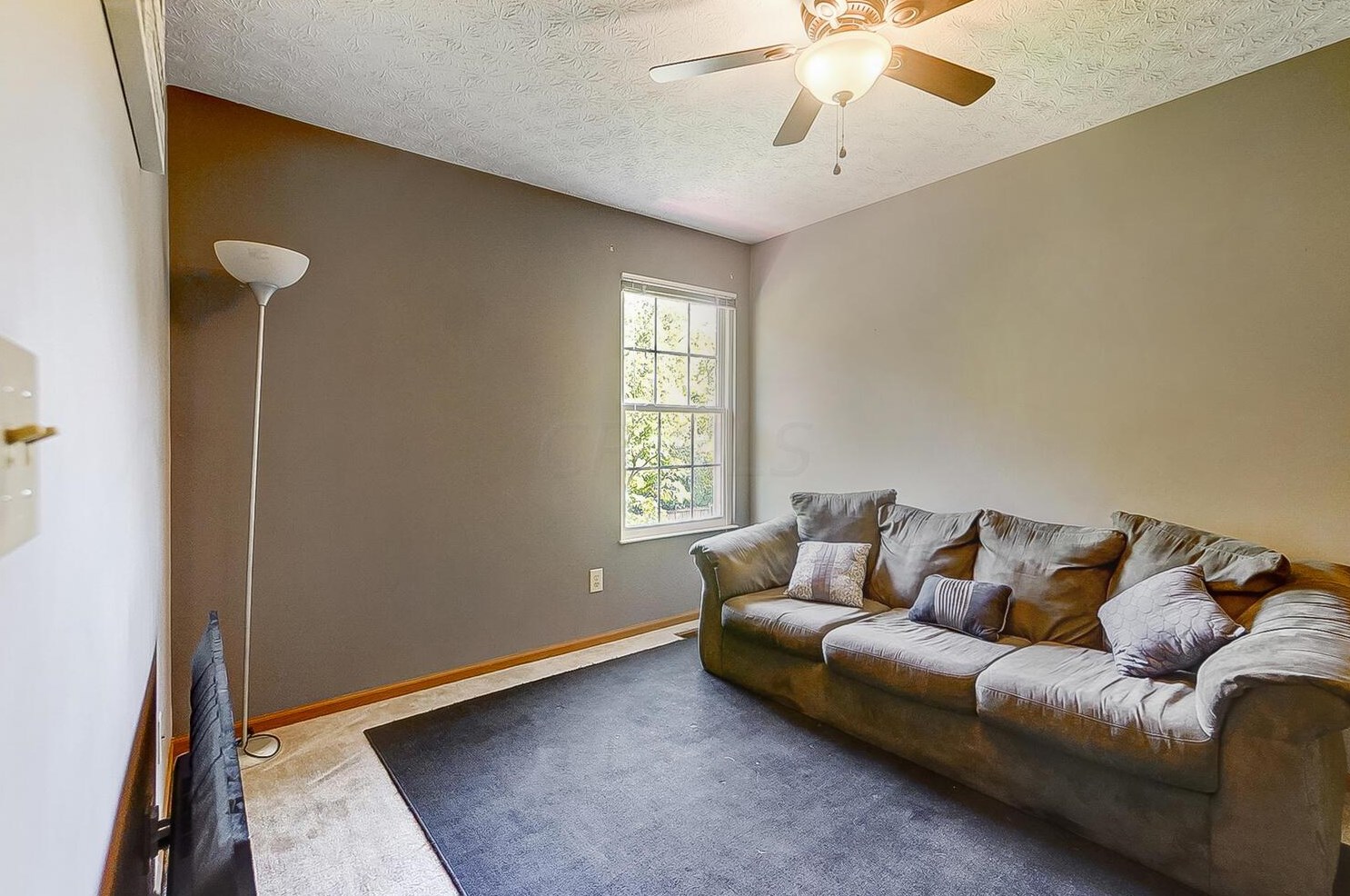 1512 Bendelow Dr, Columbus OH 43228-7009 exterior