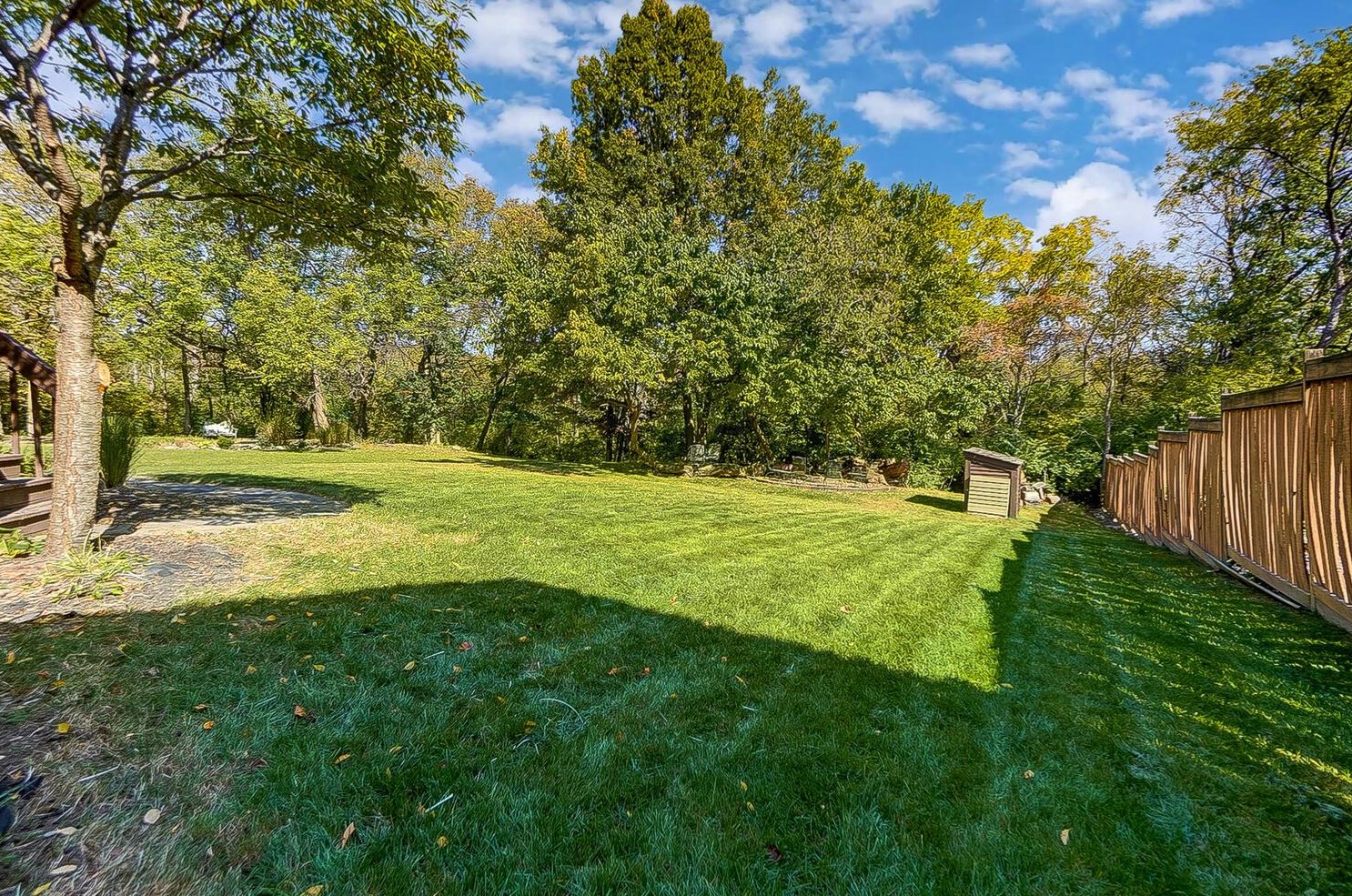 1512 Bendelow Dr, Columbus OH 43228-7009 exterior