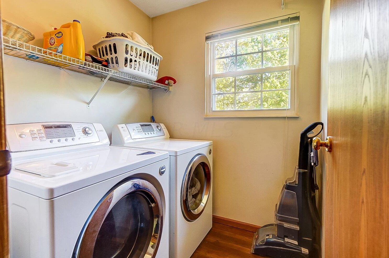 1512 Bendelow Dr, Columbus OH 43228-7009 exterior