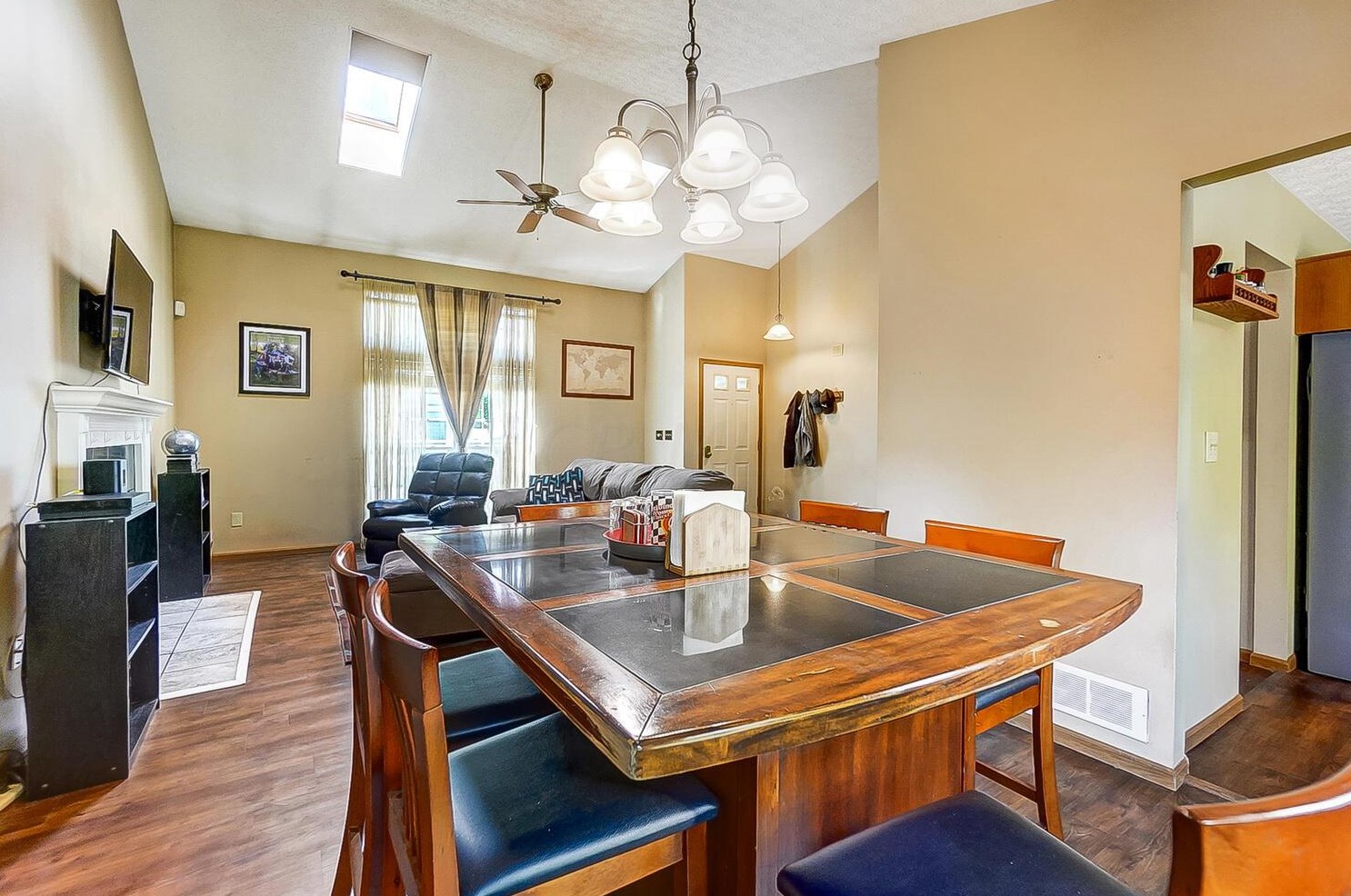 1512 Bendelow Dr, Columbus OH 43228-7009 exterior