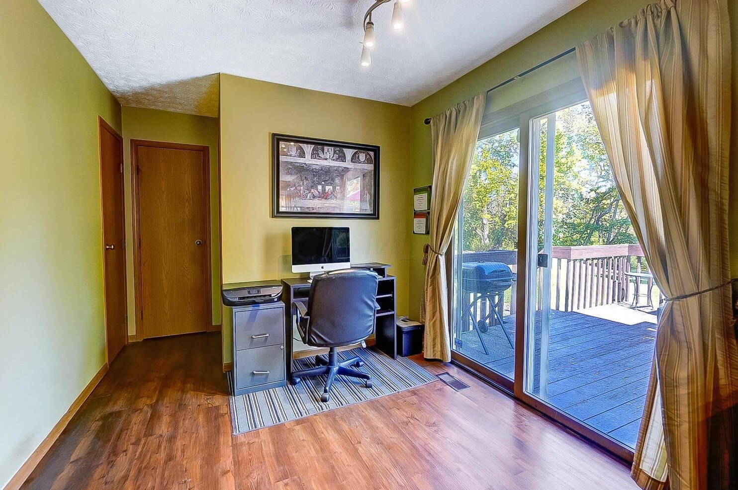 1512 Bendelow Dr, Columbus OH 43228-7009 exterior